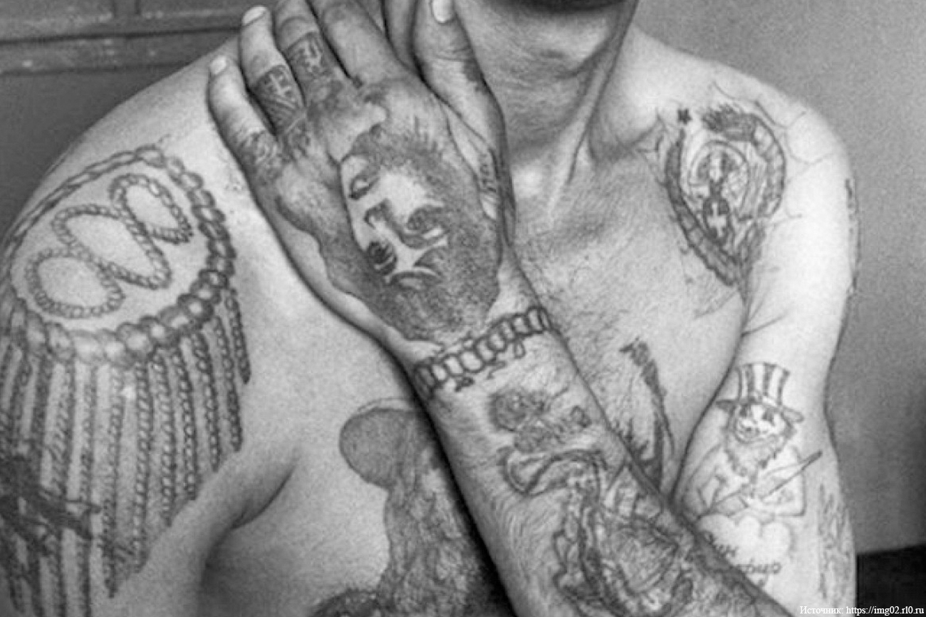 значение тюремных татуировок на плече